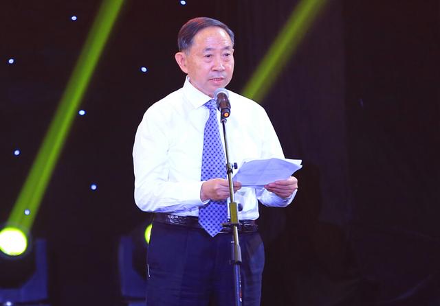 袁贵仁的简单介绍